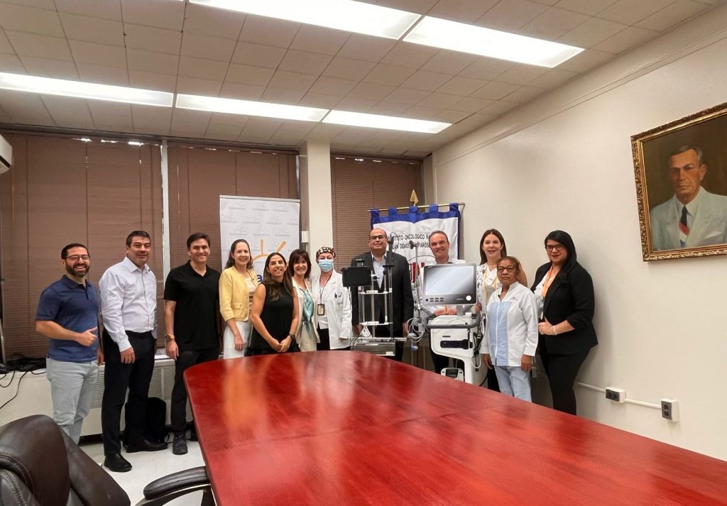 Nuevos equipos hospitalarios entrega Fundacáncer al Instituto Oncológico Nacional