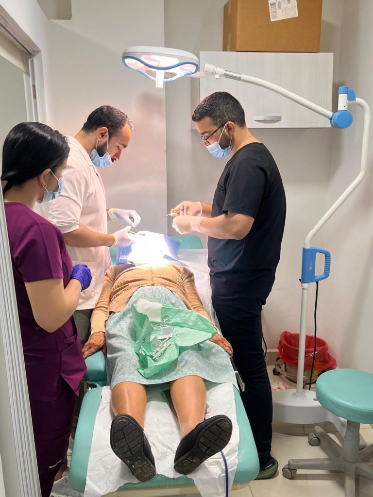 Un total de 500 personas recibieron atención gratuita durante la Jornada de Detección de Cáncer de Piel en Santiago